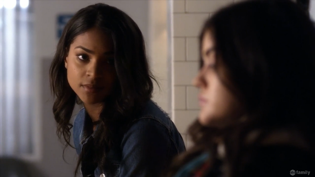 Are you asleep yet Aria? |Pretty Little Liars EscApe From New York