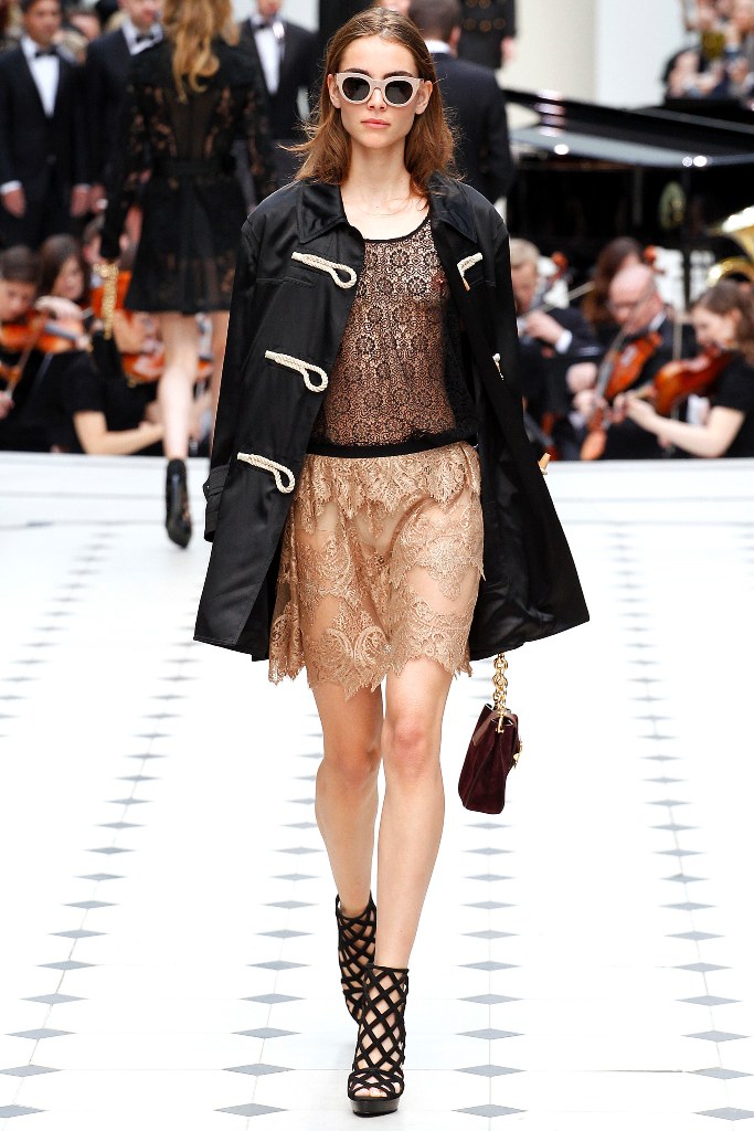 Burberry Prorsum Spring 2016 Ready to Wear Look 14 - Spring 2016 Ready to Wear Looks